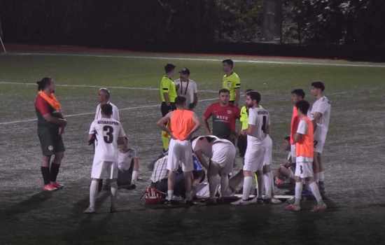 Denizli'de Futbolcu Rakibiyle Çarpıştı, Hastaneye Kaldırıldı