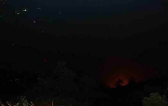 Denizli’deki orman yangını, gece rüzgarın etkisiyle yeniden alevlendi