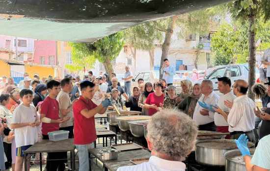 Güroluk Mahallesi'nde 34 Yıldır Süregelen Aşure Geleneği Devam Ediyor