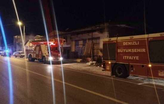 Marangozhane alev alev: Yangın büyük korkuya sebep oldu