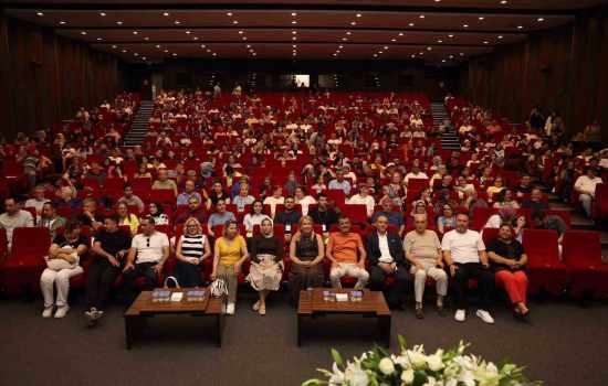 Merkezefendi Engelsiz Yaşam Akademisi'nde Yılsonu Kutlaması Coşku Dolu Anlarla Gerçekleşti