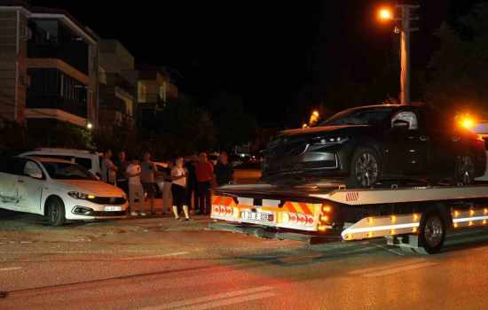Tali yoldan çıkan araç, 5 otomobilin dahil olduğu zincirleme kazaya yol açtı