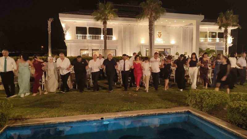 Pamukkale'de Düğün Töreninde Karadeniz Esintisi Hissedildi