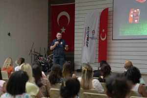 Denizli Büyükşehir Belediyesi Çalışanları, Bağımlılık ve Siber Suçlarla Mücadele Eğitimi Aldı