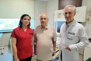 Ameliyata uyanık bir şekilde alınan hasta, şah damarındaki %90’lık darlığı başarıyla aştı