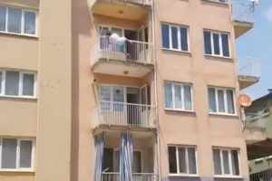 Yarı çıplak bir kadın sokağa çıkarak 3. kattan atladı