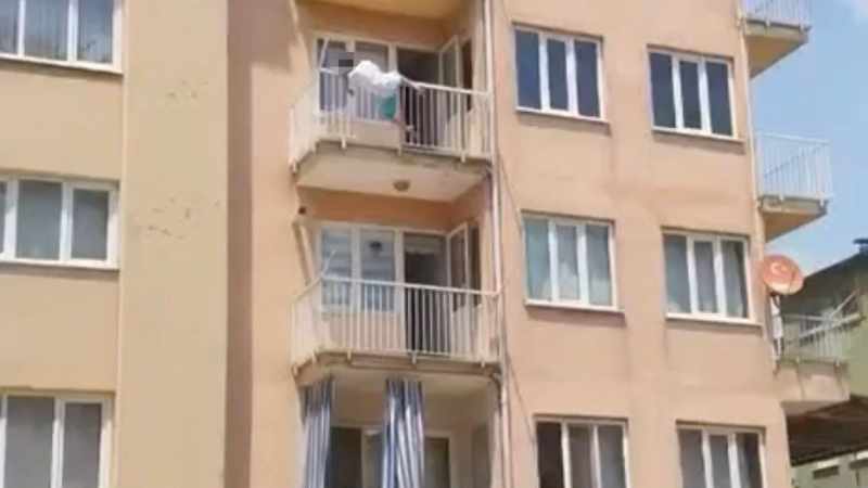 Yarı çıplak bir kadın sokağa çıkarak 3. kattan atladı