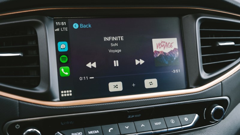 Apple CarPlay Ses Kalitesini İyileştirmek İçin Kablolu Bağlantı ve Lossless İndirme Öneriliyor