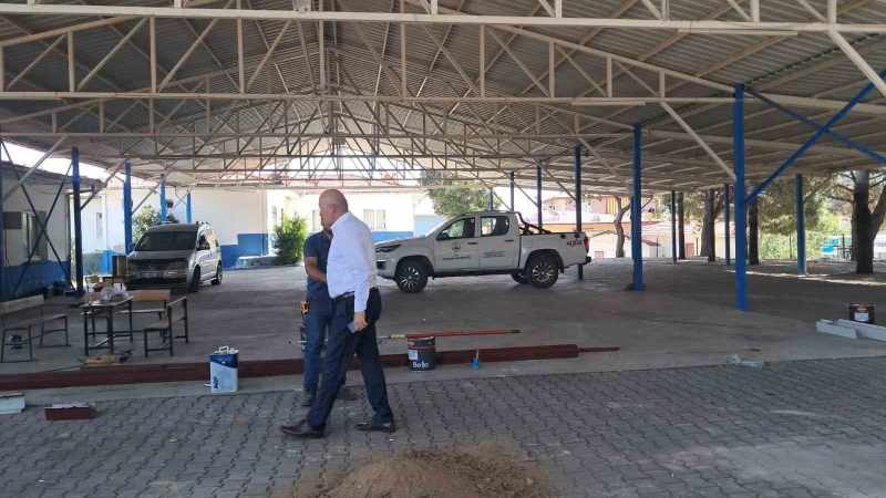 Babadağ’da okul bahçesine çatı yapılıyor