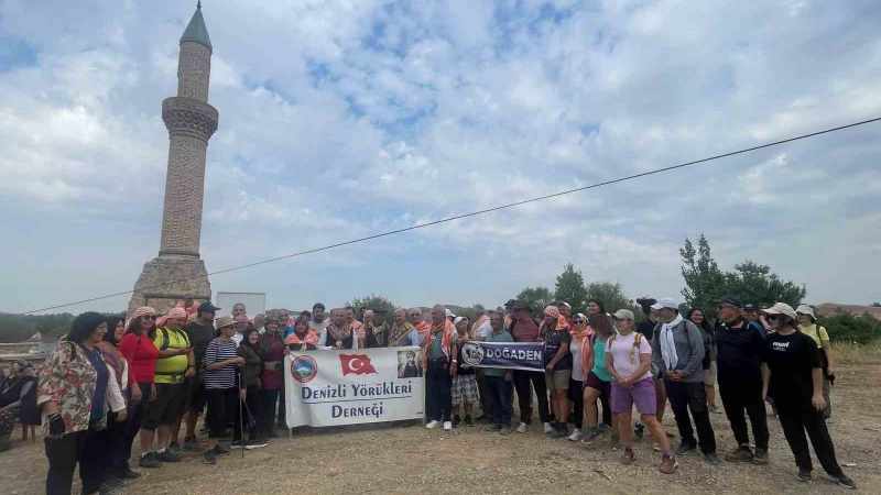 Çal’da Tarih Yeniden Hayat Buldu: Deve ve Atlarla Oluşan Kervan Asırlık Yolda Yürüyüşe Geçti