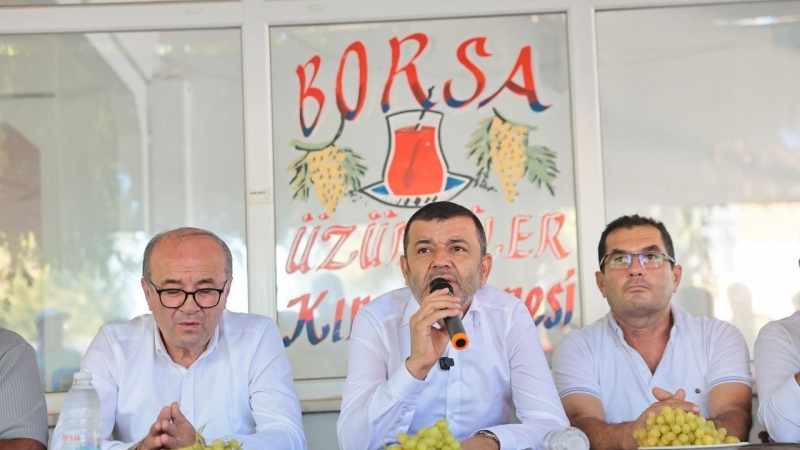 Çavuşoğlu'ndan Buldan üzüm üreticilerine taban fiyat ve destek müjdesi