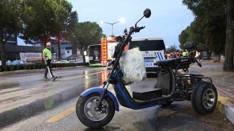 Motosiklet devrildi, sürücü otobüsün altında hayatını kaybetti: 1 ölü
