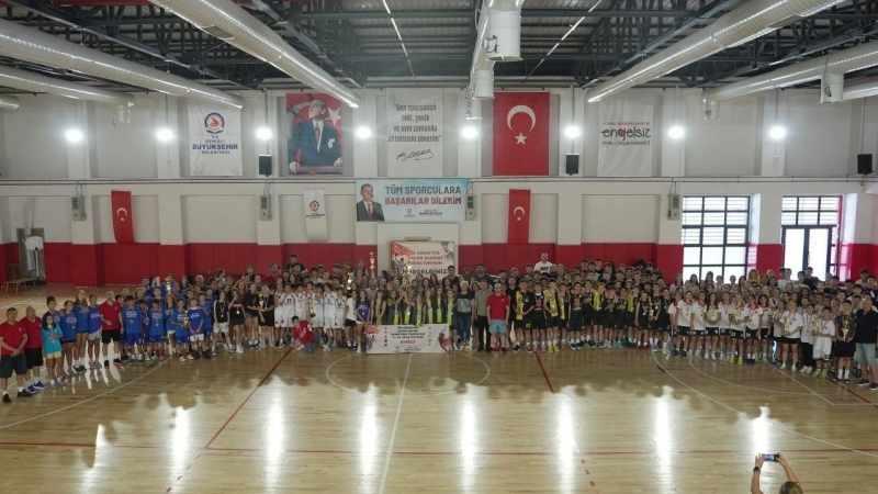 Ege’nin 300 genç basketbolcusu Denizli’de buluştu