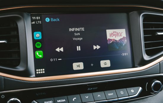 Apple CarPlay Ses Kalitesini İyileştirmek İçin Kablolu Bağlantı ve Lossless İndirme Öneriliyor