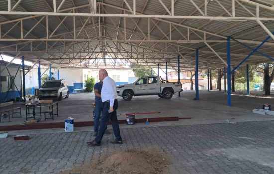 Babadağ’da okul bahçesine çatı yapılıyor
