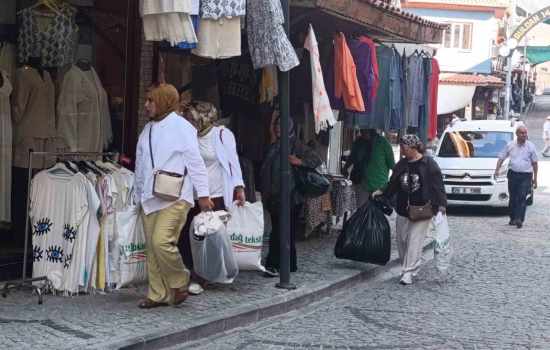 Buldan’a gelen ilçe turları esnafa hareketlilik kazandırdı
