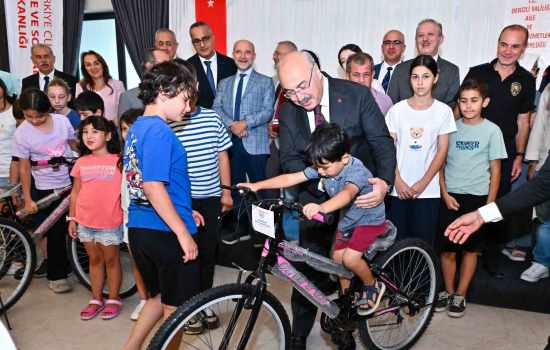 Bisiklet sürmenin mutluluğu çocukların yüzlerini aydınlattı