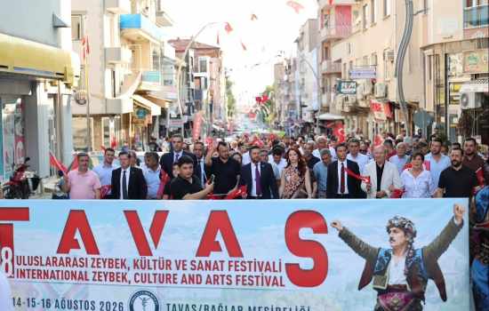 Denizli'de 8. Tavas Zeybek Kültür ve Sanat Festivali, coşkulu kortej yürüyüşü ile kapılarını açtı