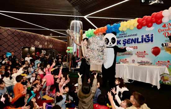 Denizli'de Çocuk Şenliği Yaz Tatilini Renklendiriyor
