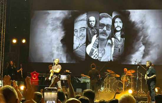 Kıraç, efsanevi sanatçıları unutulmaz eserleriyle yad etti