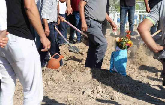 Denizli’de anne ve bebeği yan yana toprağa verildi