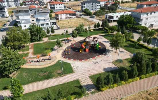 Tavas'taki parklar, çocuklar için güvenli ve modern bir hale getiriliyor