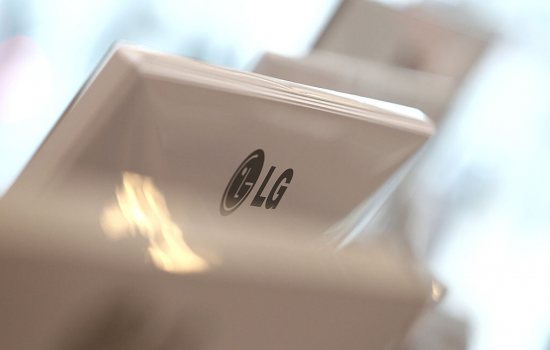 TV'lerden sonra monitörler de reklam ve izleme teknolojileriyle doluyor