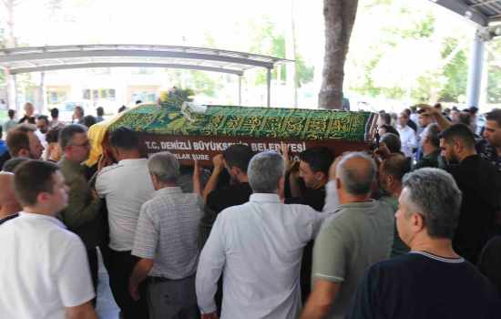 Pamukkale'de otomobil çarpması sonucu ölen Arzu Acunsöz toprağa verildi