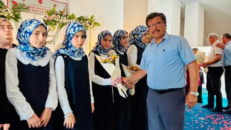 Merkezefendi'de Hafızlık Başarısı: 7. Sınıfa Girmeden Hıfzını Tamamladı