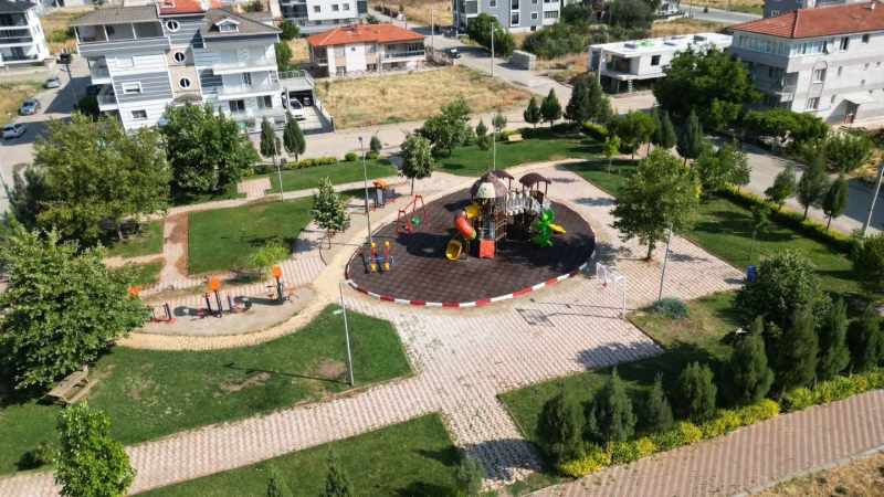 Tavas'taki parklar, çocuklar için güvenli ve modern bir hale getiriliyor