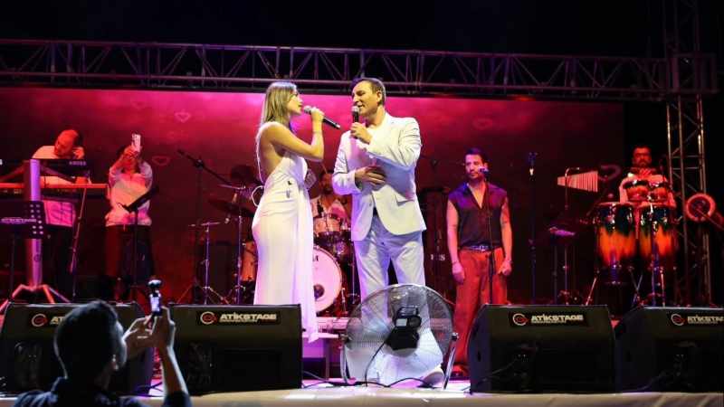Tavas’ta Zeybek Kültür ve Sanat Festivali'nde Rafet El Roman Coşkusu!