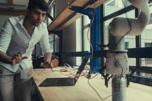 Anthropic, AI ajanlarının fiziksel cihazları kontrol etmesini sağlayan Model Hardware Standard’ı tanıttı