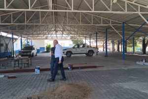 Babadağ’da okul bahçesine çatı yapılıyor