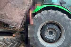 Traktör ve römorkun arasında kalan orman işçisi trajik şekilde yaşamını yitirdi