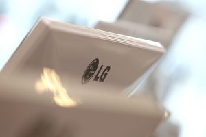 TV'lerden sonra monitörler de reklam ve izleme teknolojileriyle doluyor