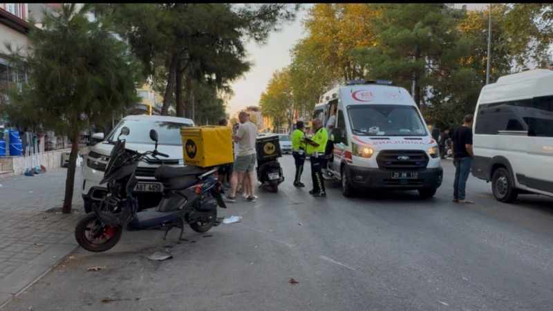 Yasak U dönüşü yapan otomobile motosiklet çarptı, 1 yaralı