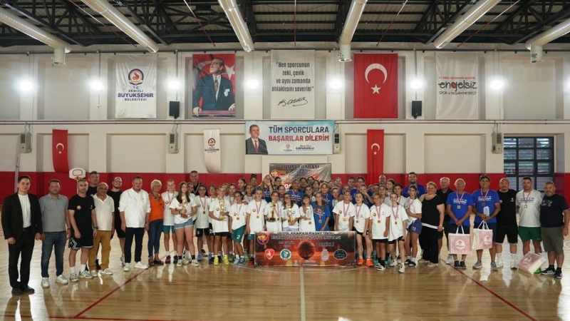 Denizli’de Ege’nin iki yakasından 4 takım, 60 sporcu basketbol turnuvasında buluştu