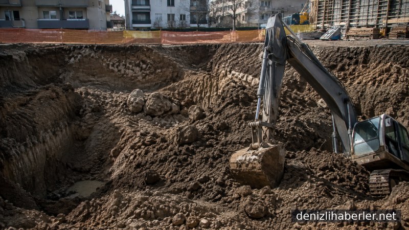 Denizli'de inşaat alanındaki göçükte kepçe operatörü feci şekilde yaşamını yitirdi