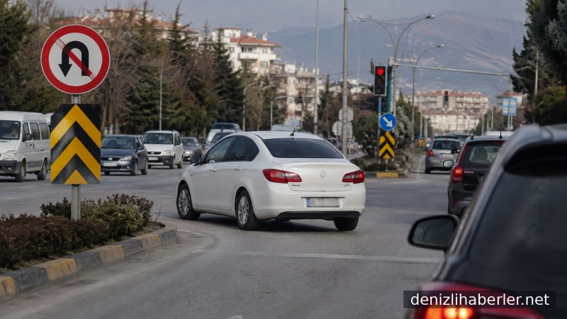 Denizli Ulus Kavşağı'nda Tehlikeli Kural İhlalleri Kazaya Neden Oluyor