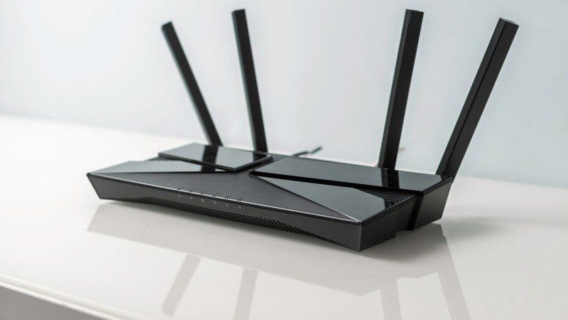 Dual-band ve tri-band router farkı: Üçüncü bant kapasiteyi nasıl artırıyor?