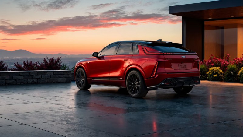 GM, CarPlay ve Android Auto'yu Kaldırıyor Ancak 2027 Cadillac Lyriq İstisna Oluyor