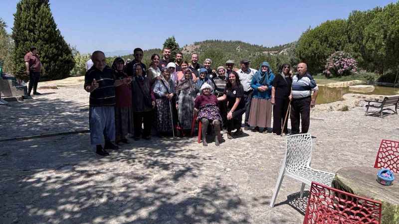 Honaz Belediye Başkanı Yüksel Kepenek Rehabilitasyon Merkezindeki Yaşlılarla Buluştu