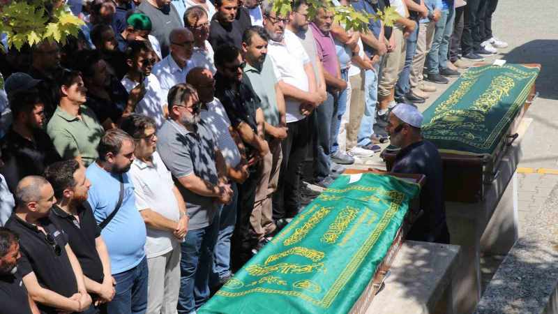 Kazada ölen 29 yaşındaki Asım Ayyıldız ile babası aynı gün defnedildi