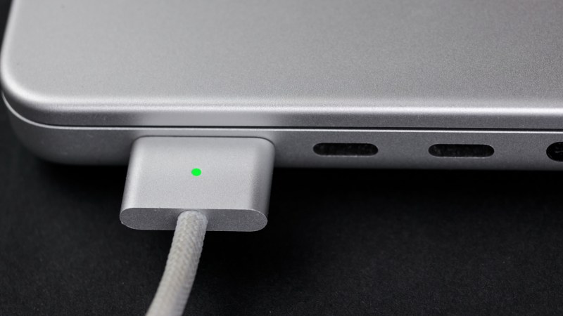 MacBook Şarjında MagSafe ve USB-C Karşılaştırması