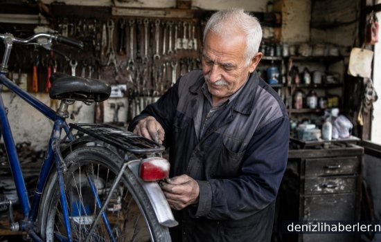 Babası gibi 60 yıldır çocukların mutluluğunu sağlayan dede meslek hayatına devam ediyor