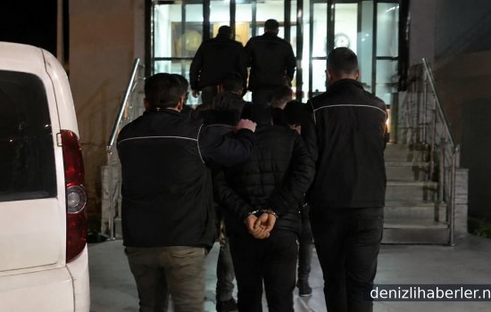 Denizli'de gerçekleştirilen silah kaçakçılığı operasyonunda 3 kişi gözaltına alındı ve tutuklandı.