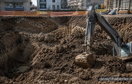 Denizli'de inşaat alanındaki göçükte kepçe operatörü feci şekilde yaşamını yitirdi