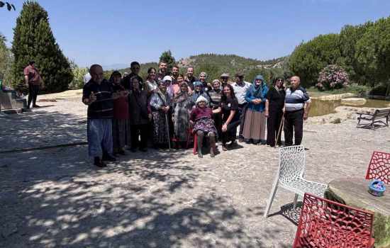 Honaz Belediye Başkanı Yüksel Kepenek Rehabilitasyon Merkezindeki Yaşlılarla Buluştu