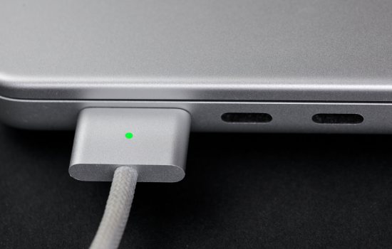 MacBook Şarjında MagSafe ve USB-C Karşılaştırması