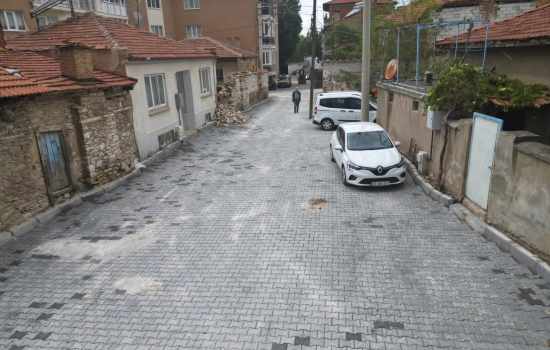 Tavas Orta Mahallesi'nde yollara kilit parke döşendi